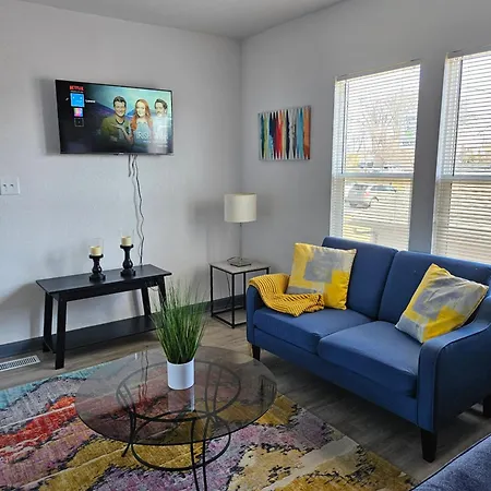 Modern 3Br Home, 3 Min Airport.